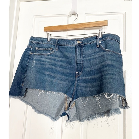 GOOD AMERICAN Good Curve Jean Shorts NWT Sz 18
